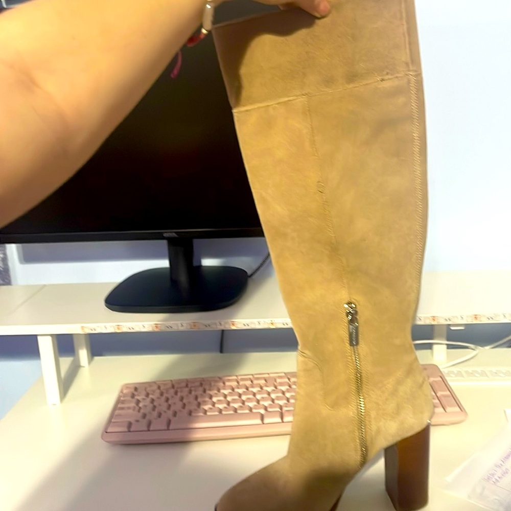 Micheal kors boots in good condition only worn once
